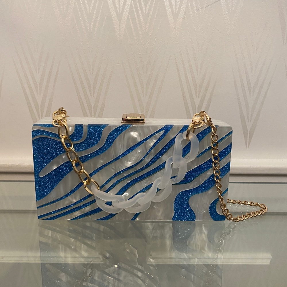 Acrylic clutch